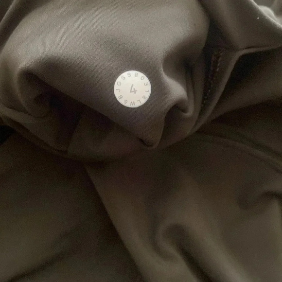 Lululemon sz 4 Fast & Free 7/8 Tight II Nulux 25"
Drk Olive excellent condition - Picture 11 of 15